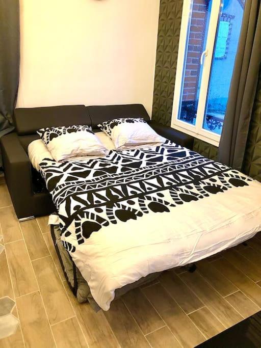 Le Led Room,Centre Ville Place De Parking Gratuite ซ็องส์ ภายนอก รูปภาพ